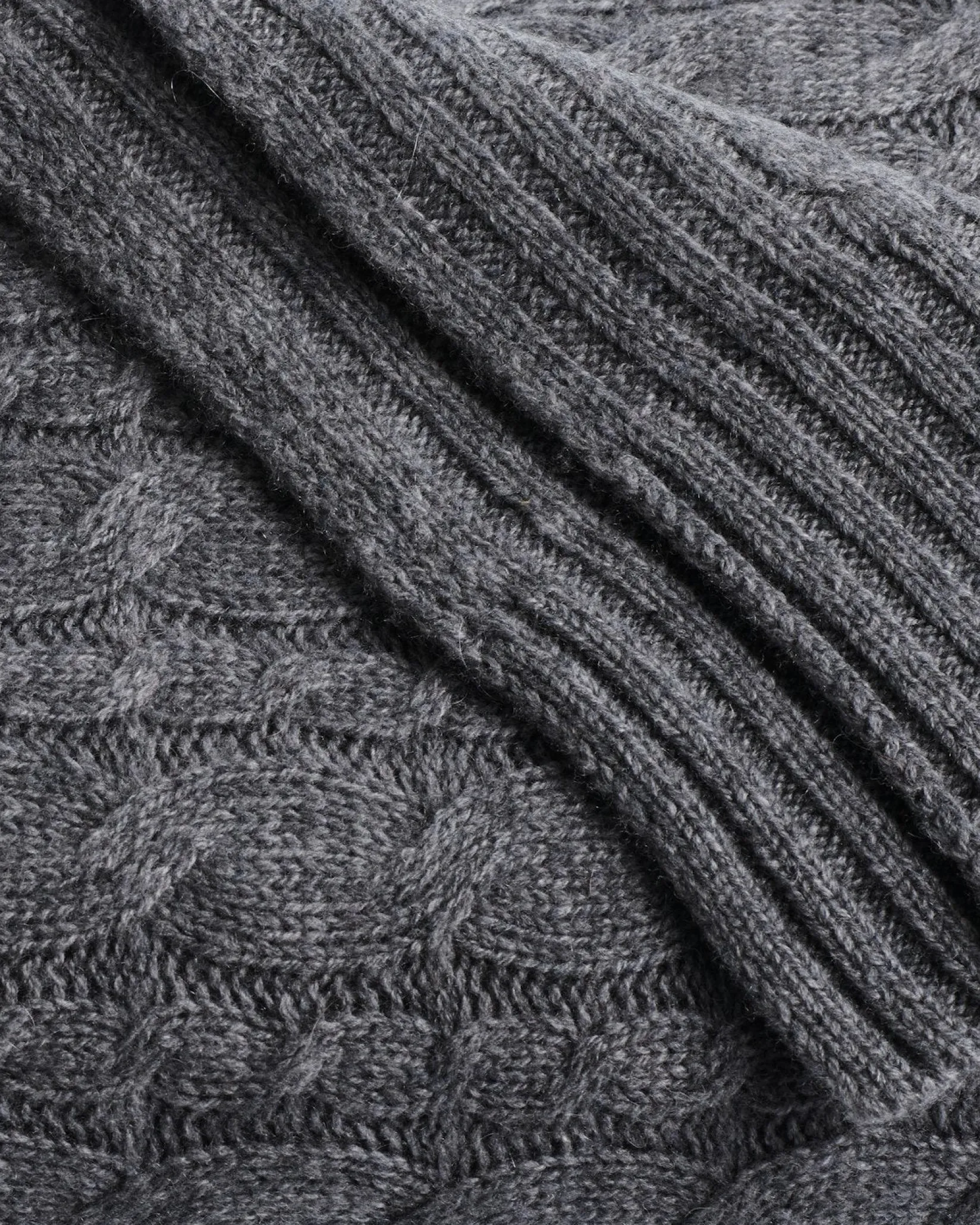 Petite Plume Cashmere Cable Knit Throw in Dark Grey