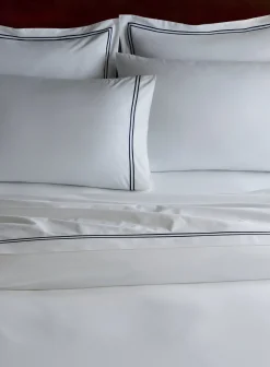 Petite Plume Luxe Premium Percale Duvet Set in White with Navy Piping