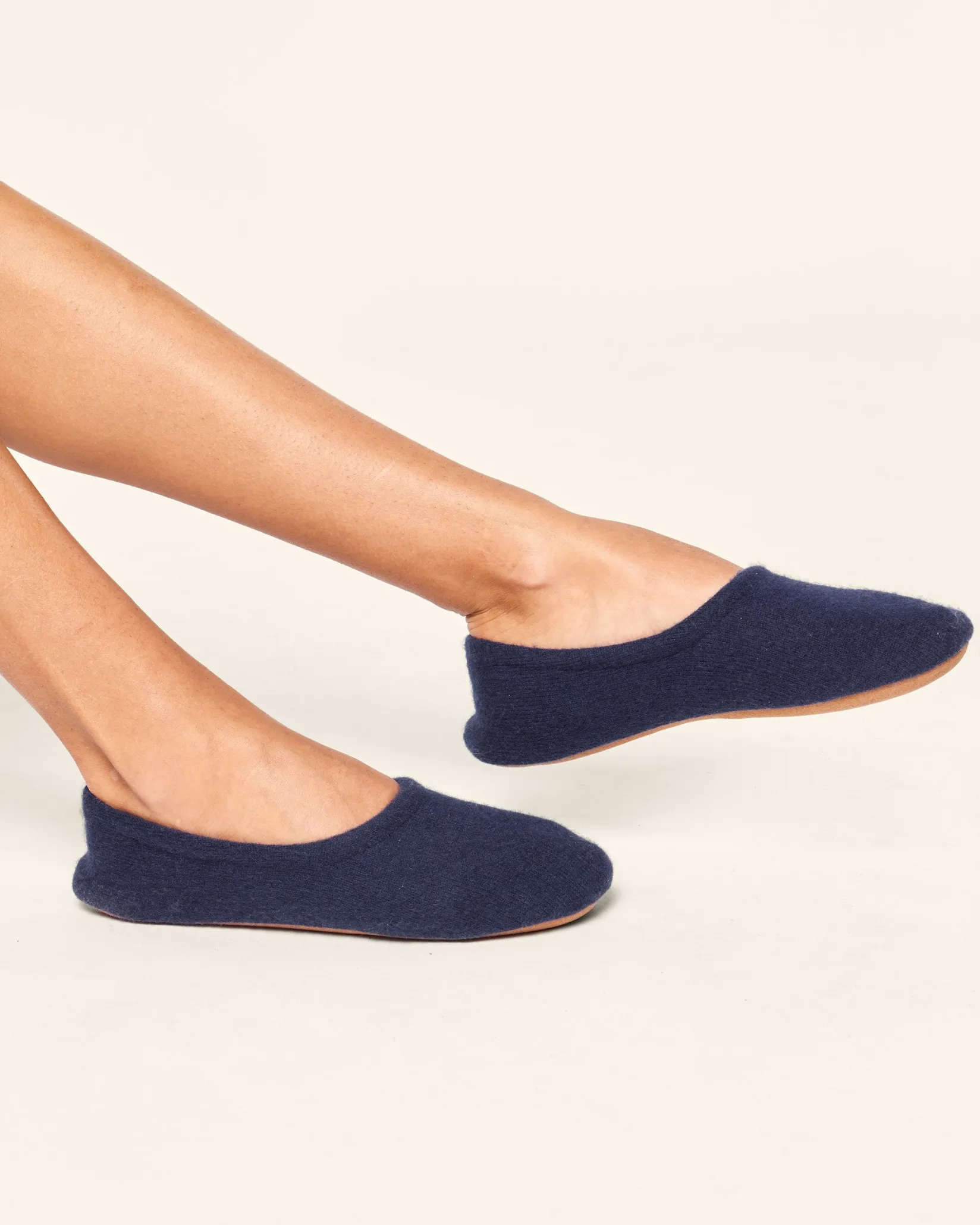 Women Petite Plume Women's Cashmere Slippers in Dark Heather Grey