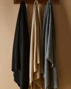 Women Petite Plume Women's Cashmere Wrap in Black