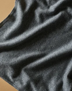 Women Petite Plume Women's Cashmere Wrap in Dark Heather Grey